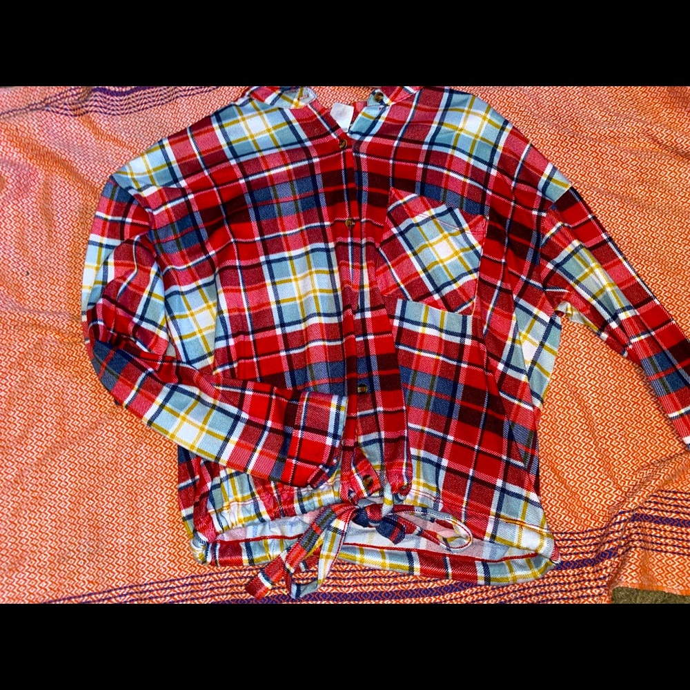 Flannel shirt with tie strings